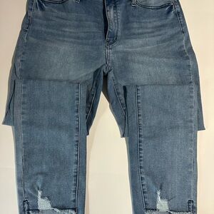 Judy Blue Ankle Cropped Blue Jeans with Distressed Details
